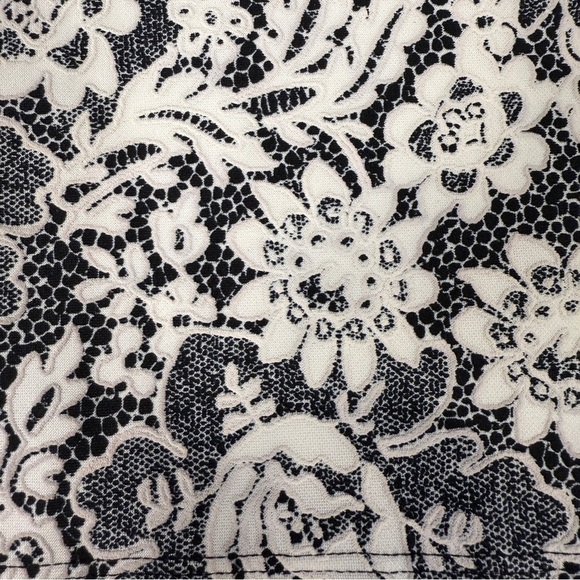 Roz & Ali Black Pencil Skirt with White Floral Printed Lace Plus Size 3X - Picture 2 of 7